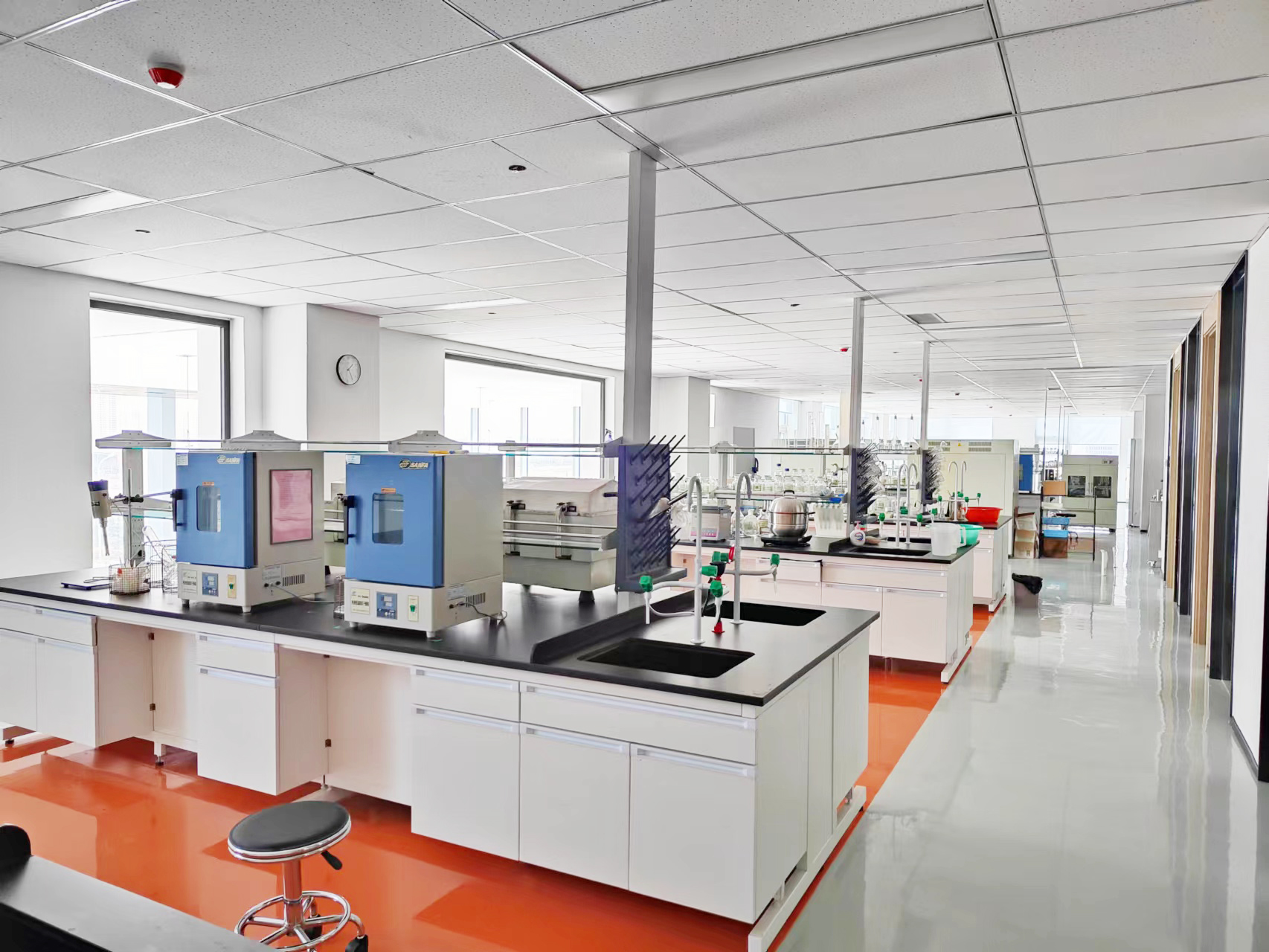 1735629145354839.jpg 實(shí)驗(yàn)工作設(shè)備-2.jpg